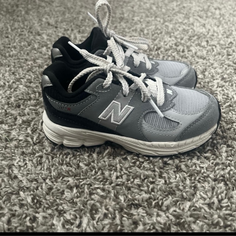 New Balance 2002r